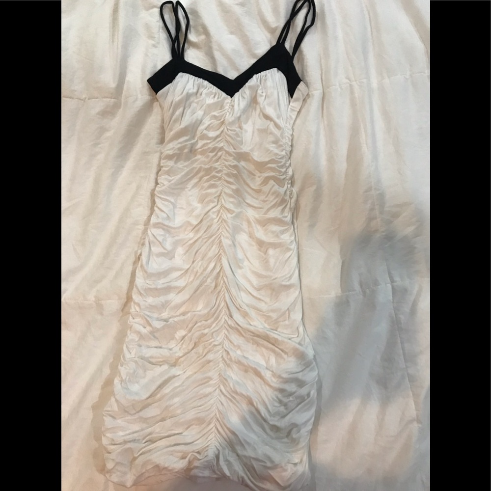Black/white rouched dress - Picture 2 of 5